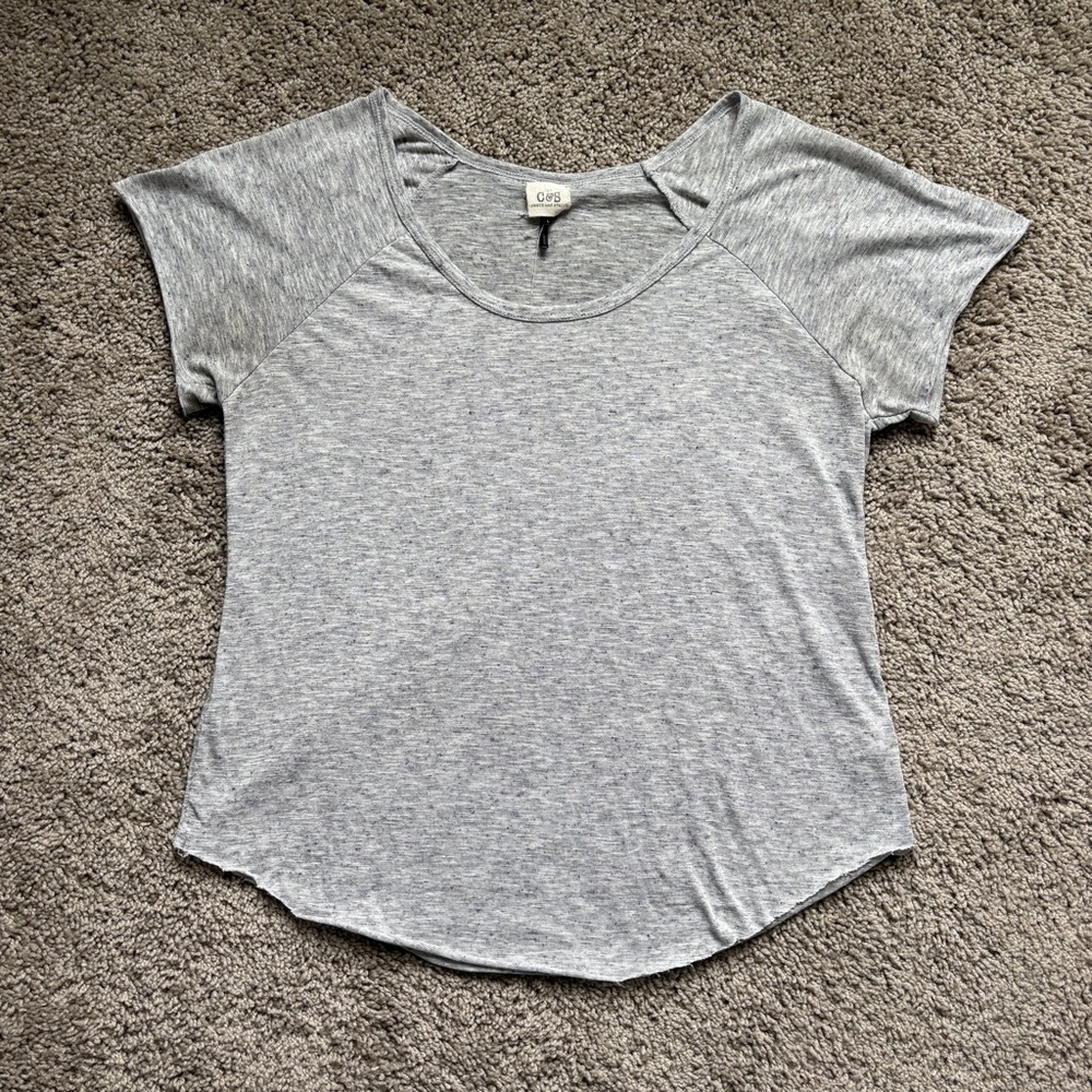 C&S Size L Light Grey Short Sleeve Top